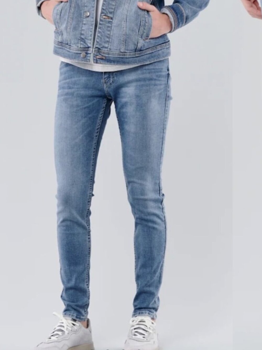 Hollister Medium Wash Advanced Stretch Super Skinny Jeans Size 26 W x 30 L*